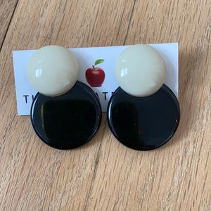 Acrylic earrings black & ivory